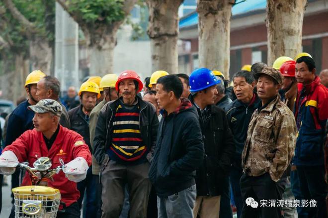 半岛·综合体育下载宋渭涛：街头摄影的实践与技巧心得(图3)