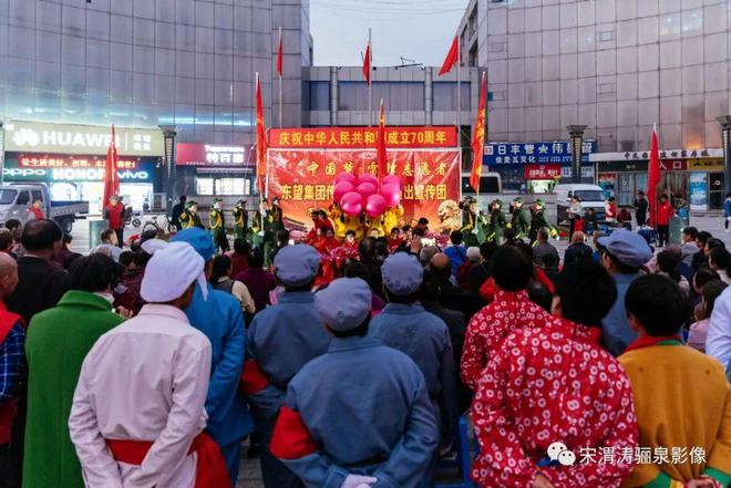 半岛·综合体育下载宋渭涛：街头摄影的实践与技巧心得(图6)