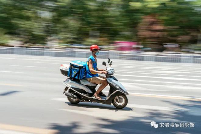 半岛·综合体育下载宋渭涛：街头摄影的实践与技巧心得(图9)