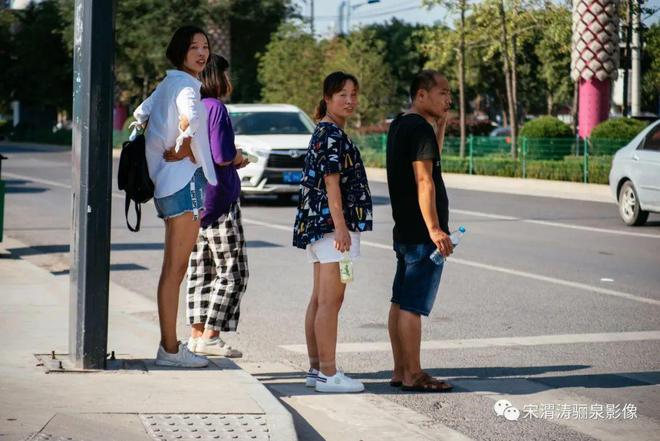 半岛·综合体育下载宋渭涛：街头摄影的实践与技巧心得(图10)