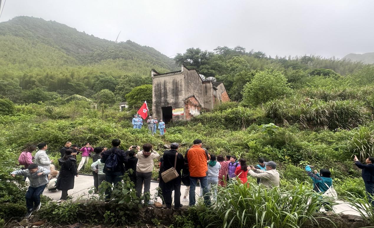 东至县文旅局与香隅镇联合开展“红色香隅”摄影采风活动(图2)